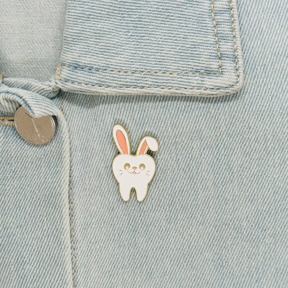 ✨Enamel Pin Tooth Teeth Oral Health Cartoon Rabbit shaped Care Dentist Oz New✨ - Picture 1 of 7